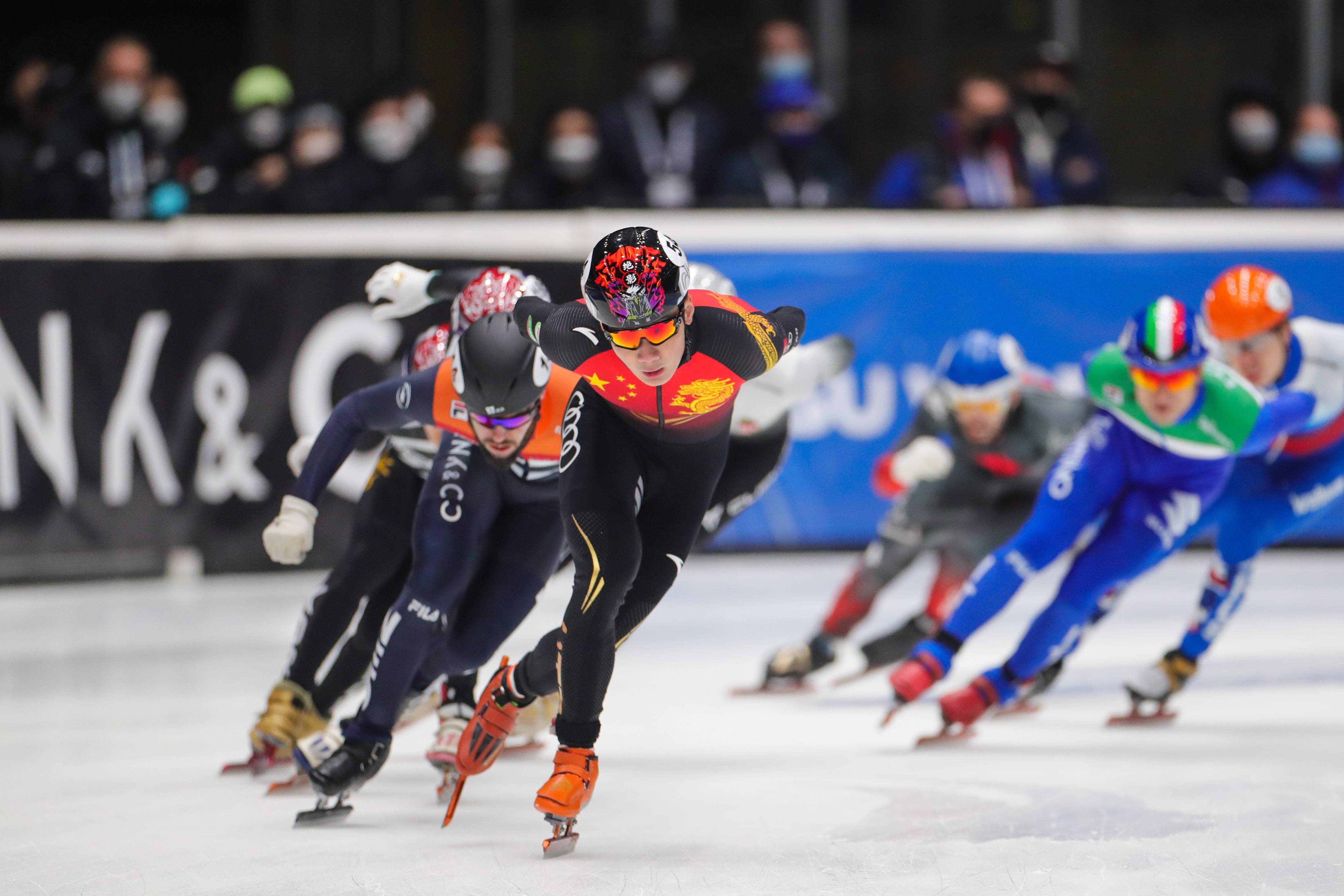 关于短道速滑决赛：荷兰选手飞速冲刺，夺金，表现亮眼的信息