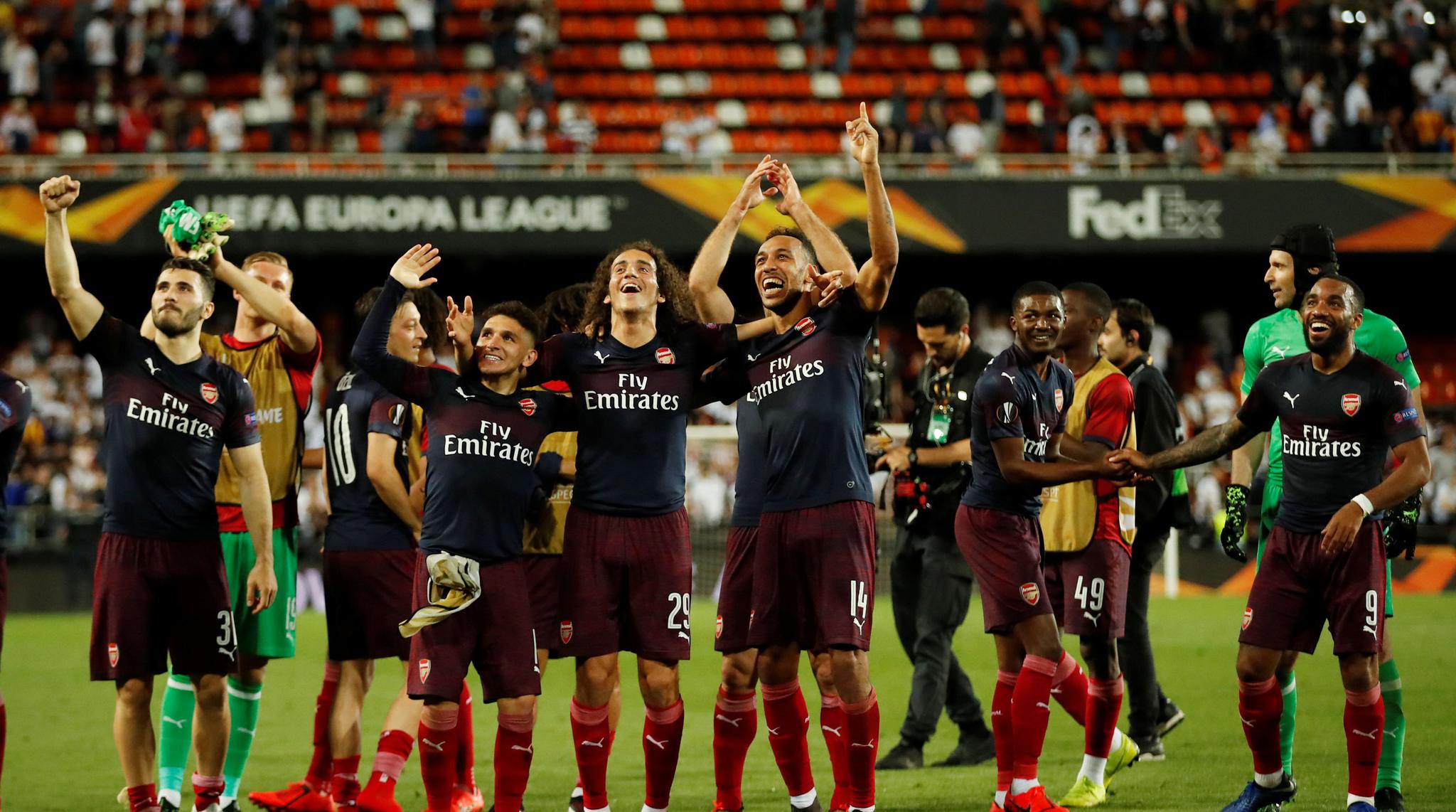 华伦西亚主场获胜保住联赛前四位置，全场震撼