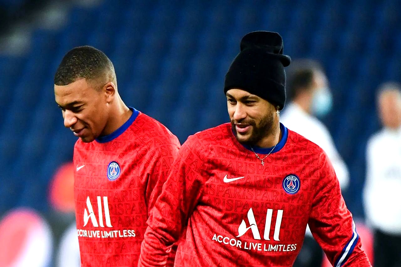 拜仁慕尼黑在主场迎战AC米兰，双方将上演巅峰对决，引发热议