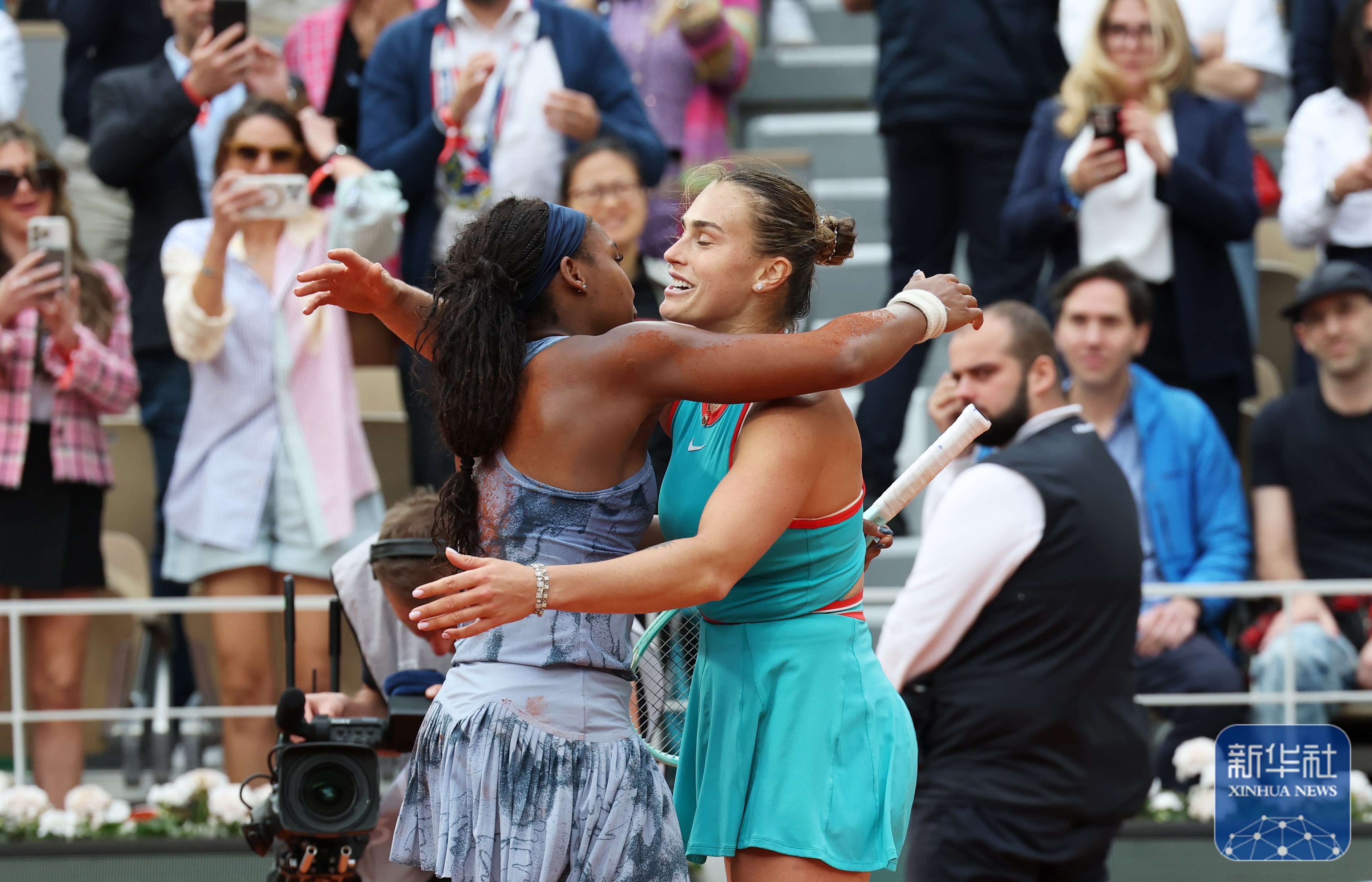 女子撑竿跳高比赛,法国选手争夺第一名,引发热议 女子撑竿跳高比赛,法国选手争夺第一名,引发热议