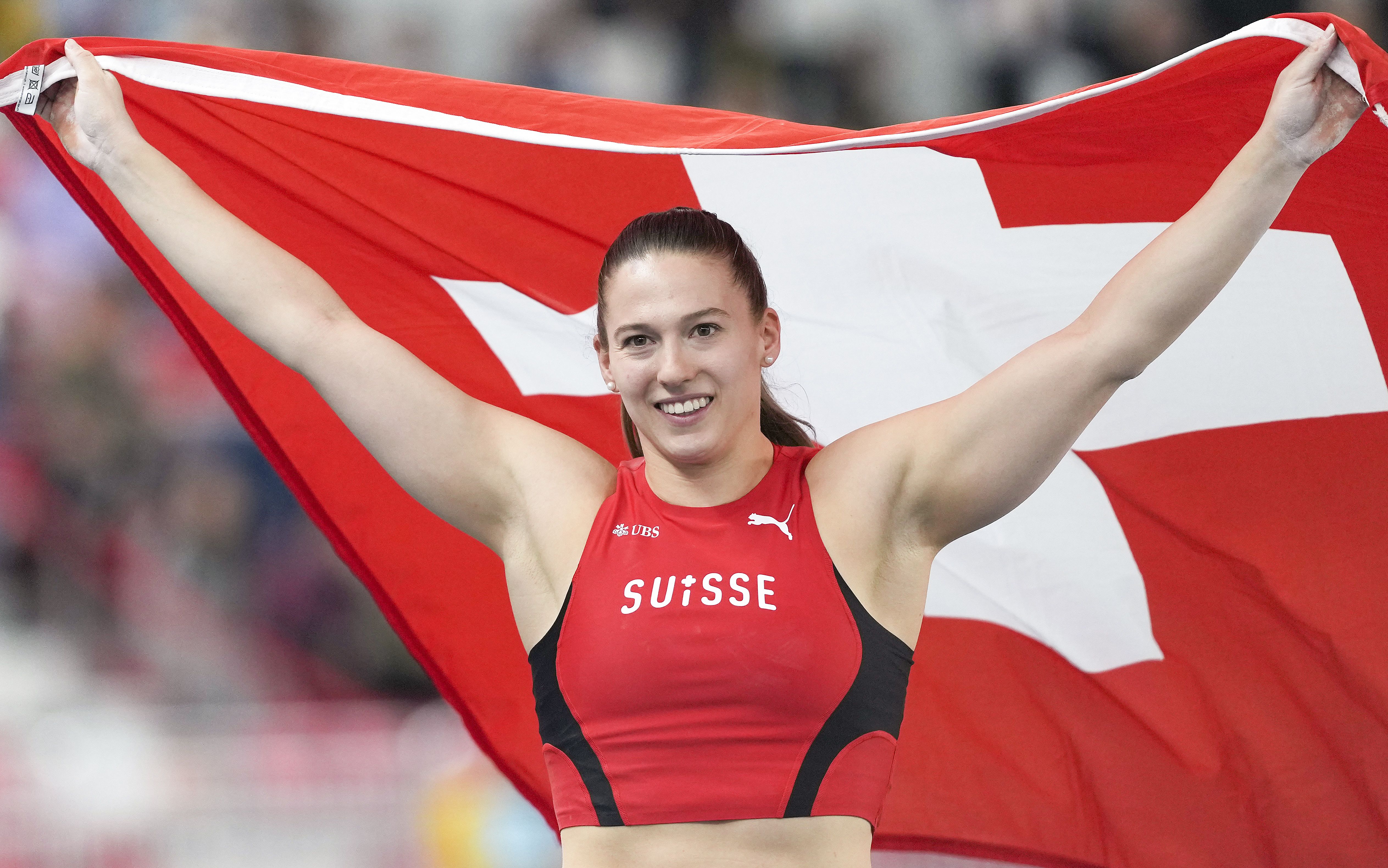 女子撑竿跳高比赛,法国选手争夺第一名,引发热议 女子撑竿跳高比赛,法国选手争夺第一名,引发热议