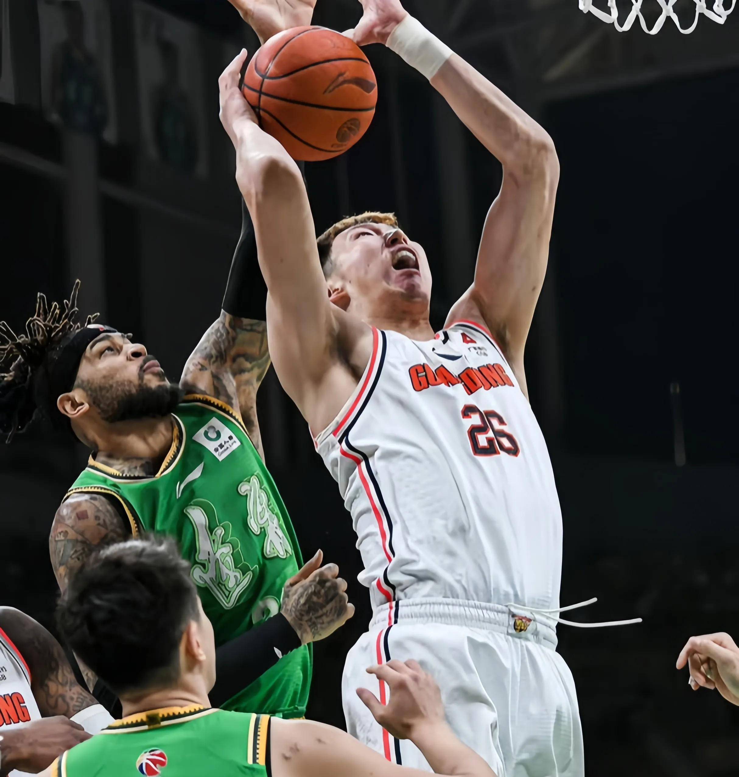 高水平比赛的对决让人们感受到了篮球的激情和热血，战绩斐然