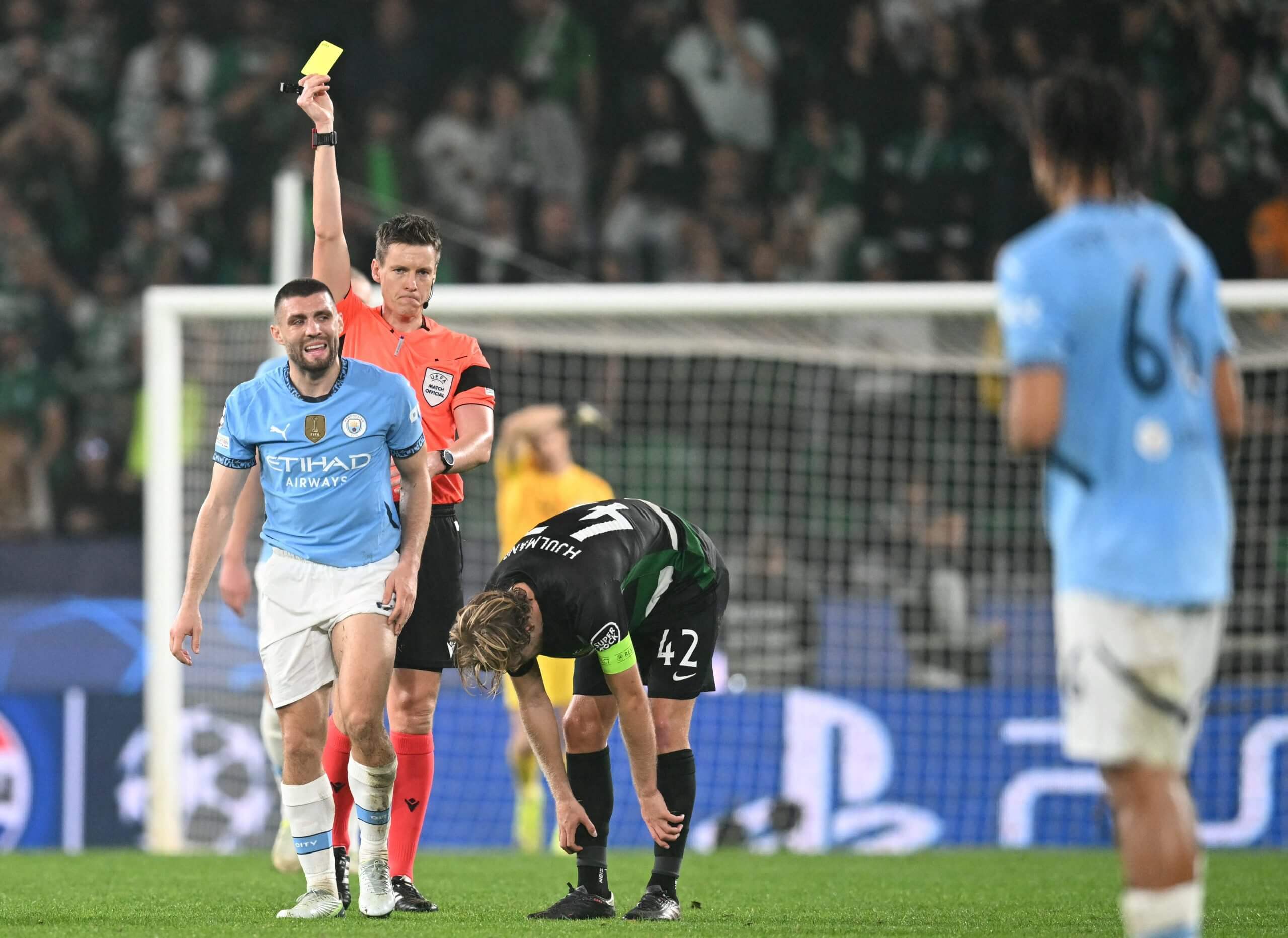 曼城客场大胜，蓝月亮锁定八强席位，瓜帅赞球队表现，全场震撼