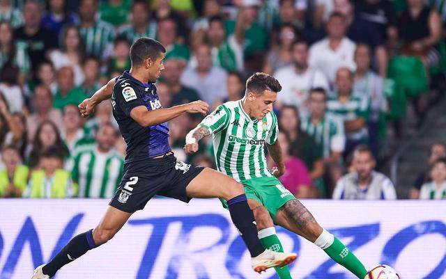 奥格斯堡击败对手,收获重要胜利,势不可挡 奥格斯堡击败对手,收获重要胜利,势不可挡