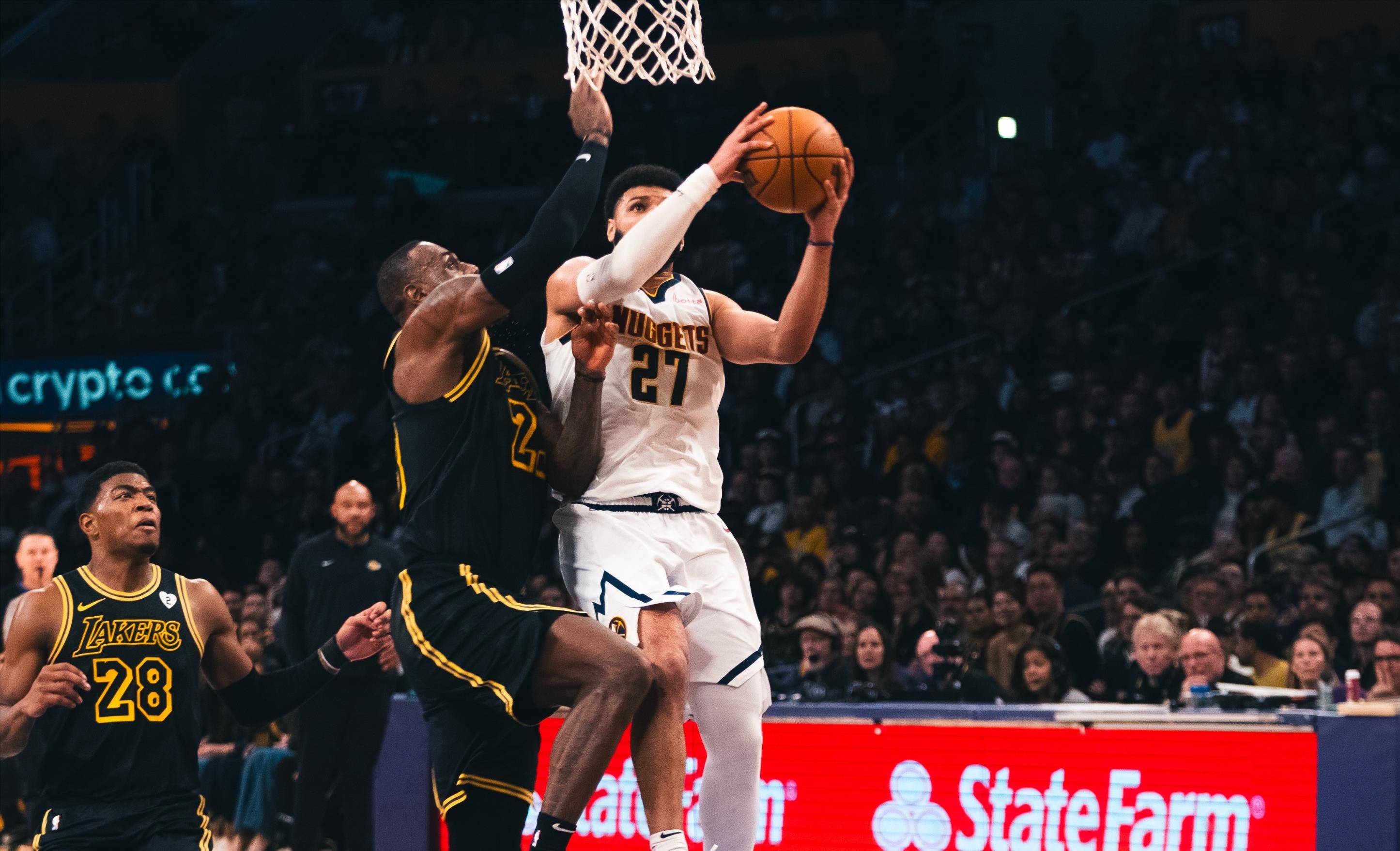 包含NBA球员因伤缺阵湖人队惜败对手，势不可挡的词条