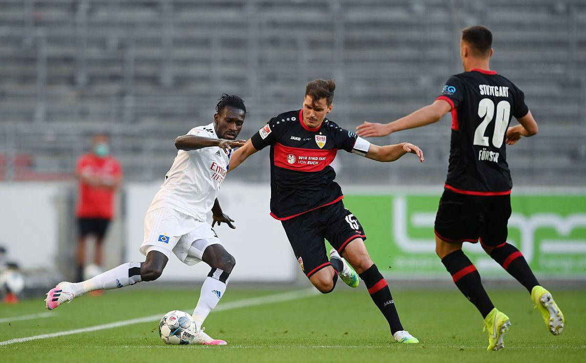 弗赖堡球员表现低迷，球队需调整状态，引发热议