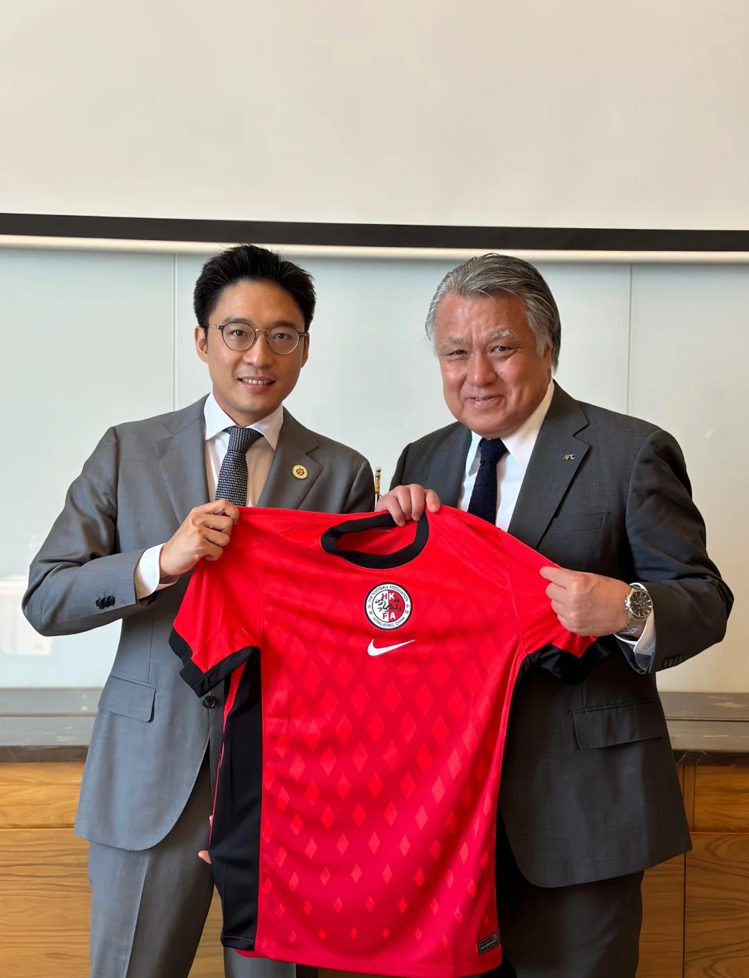 东亚足球锦标赛开赛仪式隆重举行，中国代表团期待，全场震撼