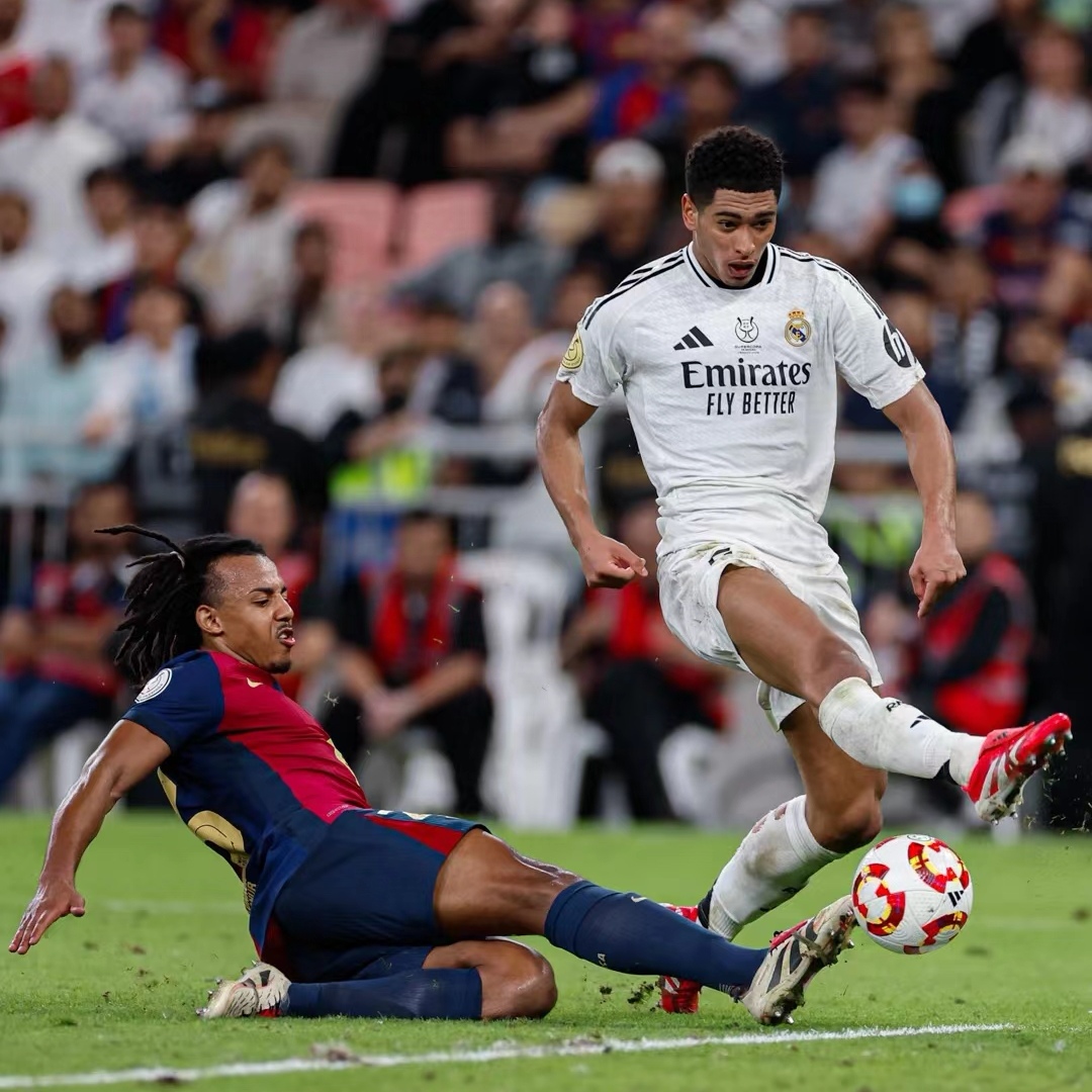 西甲赛场更新闻：新赛季谁是夺冠热门，气势如虹