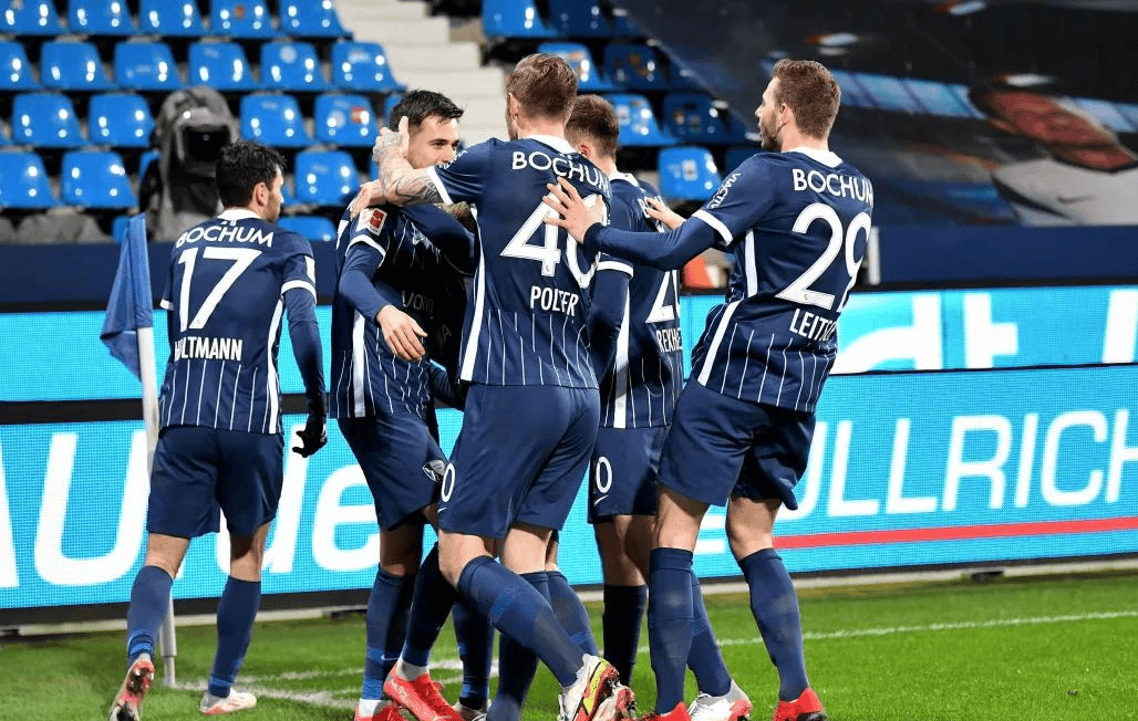 汉堡主场不敌云达不莱梅，保级形势堪忧，气势如虹