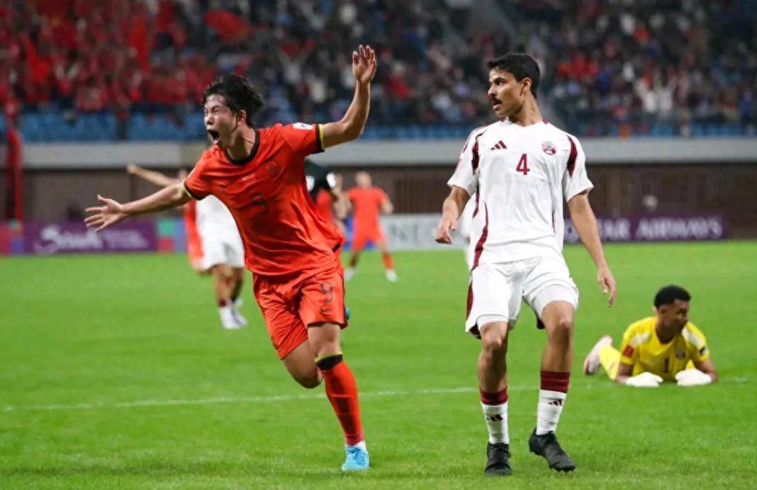 亚洲球员在国外联赛中积极突破，振奋人心