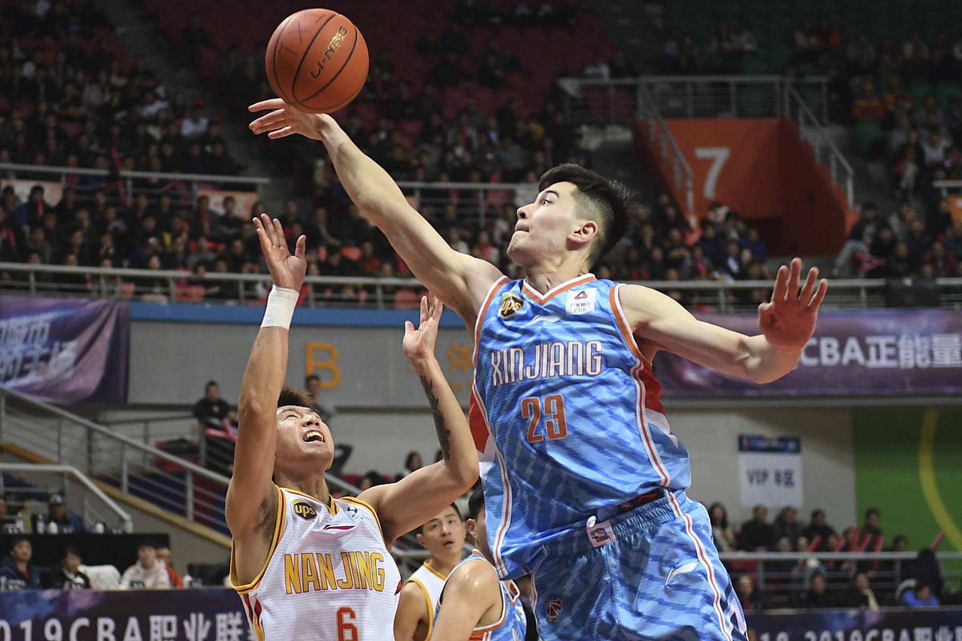 新疆主场击败河南，迎来两连胜，全场震撼的简单介绍