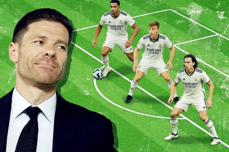 阿贾克斯逆袭皇马，震撼欧冠传奇，掌声雷动