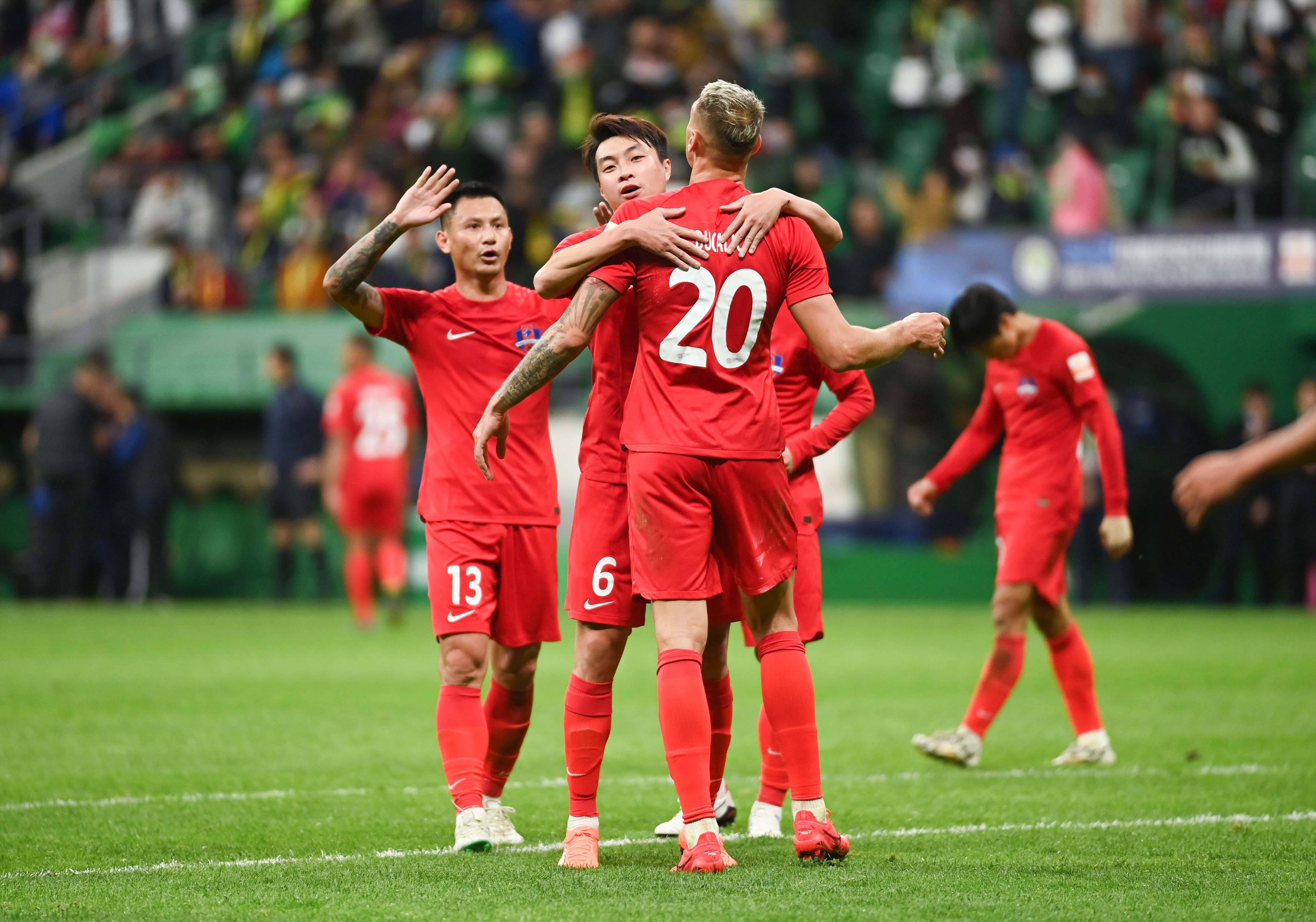 广州恒大五球狂胜重庆力帆，统治中超尽展强大体力，稳步上升