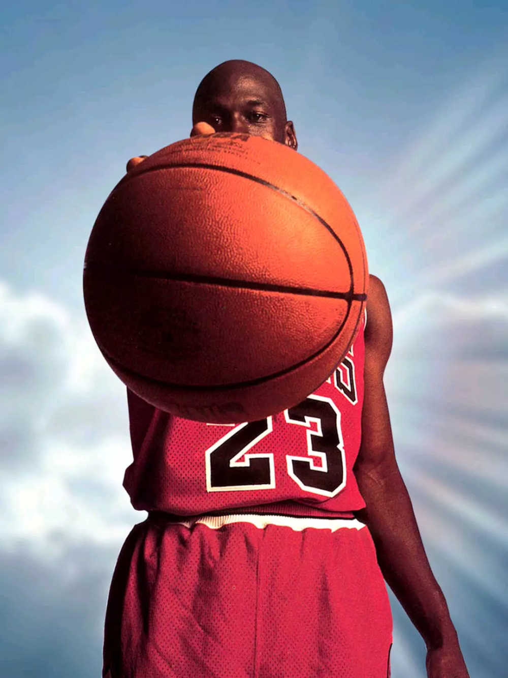 篮球精彩瞬间再现，球星实力引人瞩目，势不可挡