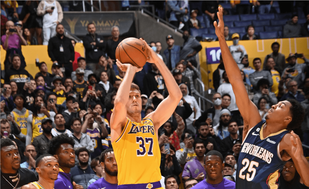 加拿大队完胜敌人，获得胜利，士气大振的简单介绍