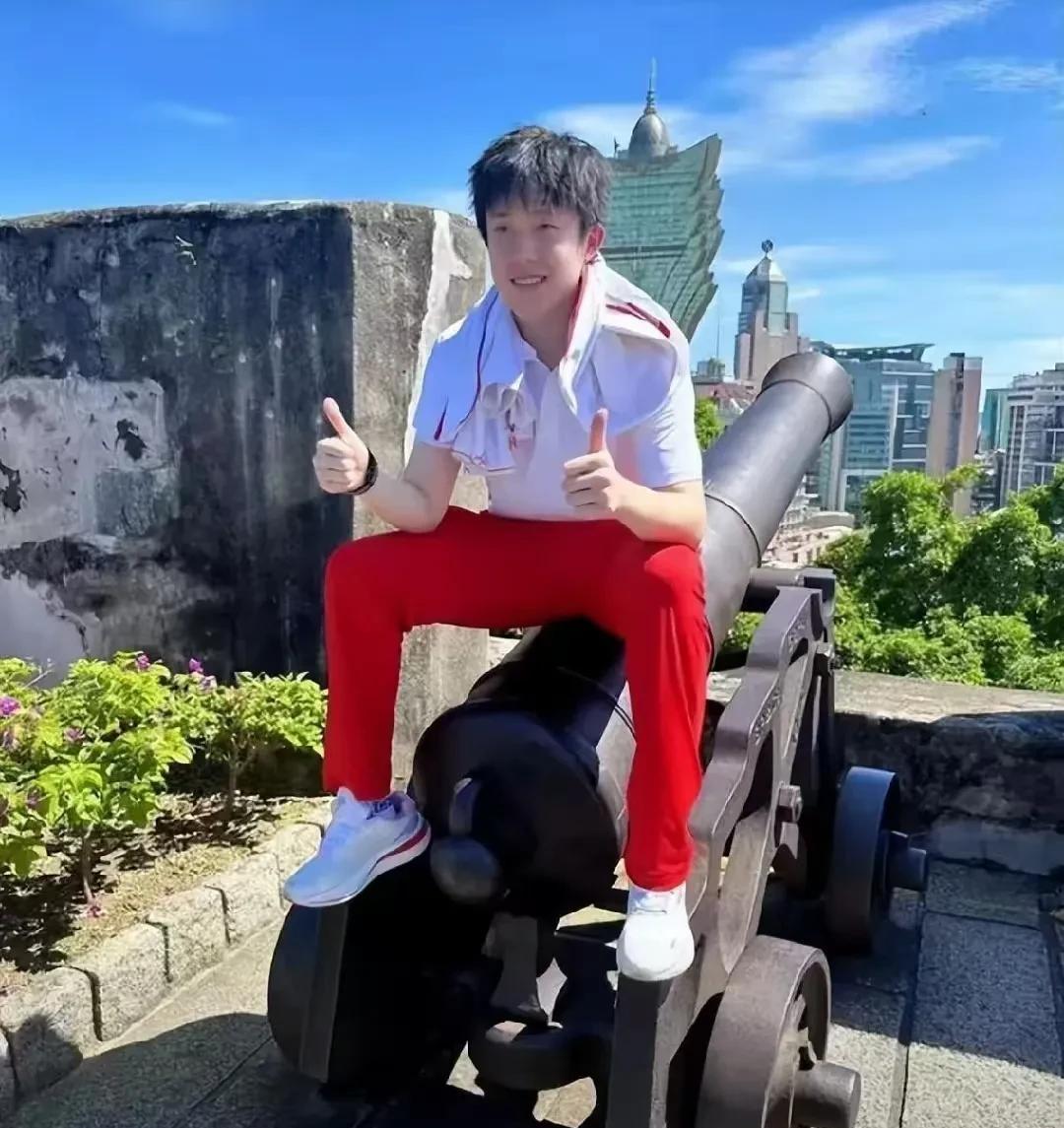 新科冠军诞生，体育梦想成真，气势如虹的简单介绍