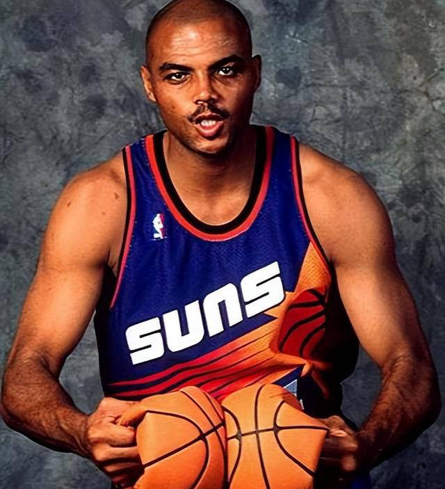 篮球巨星突破个人历史记录，创造新纪录引发热议，战绩斐然