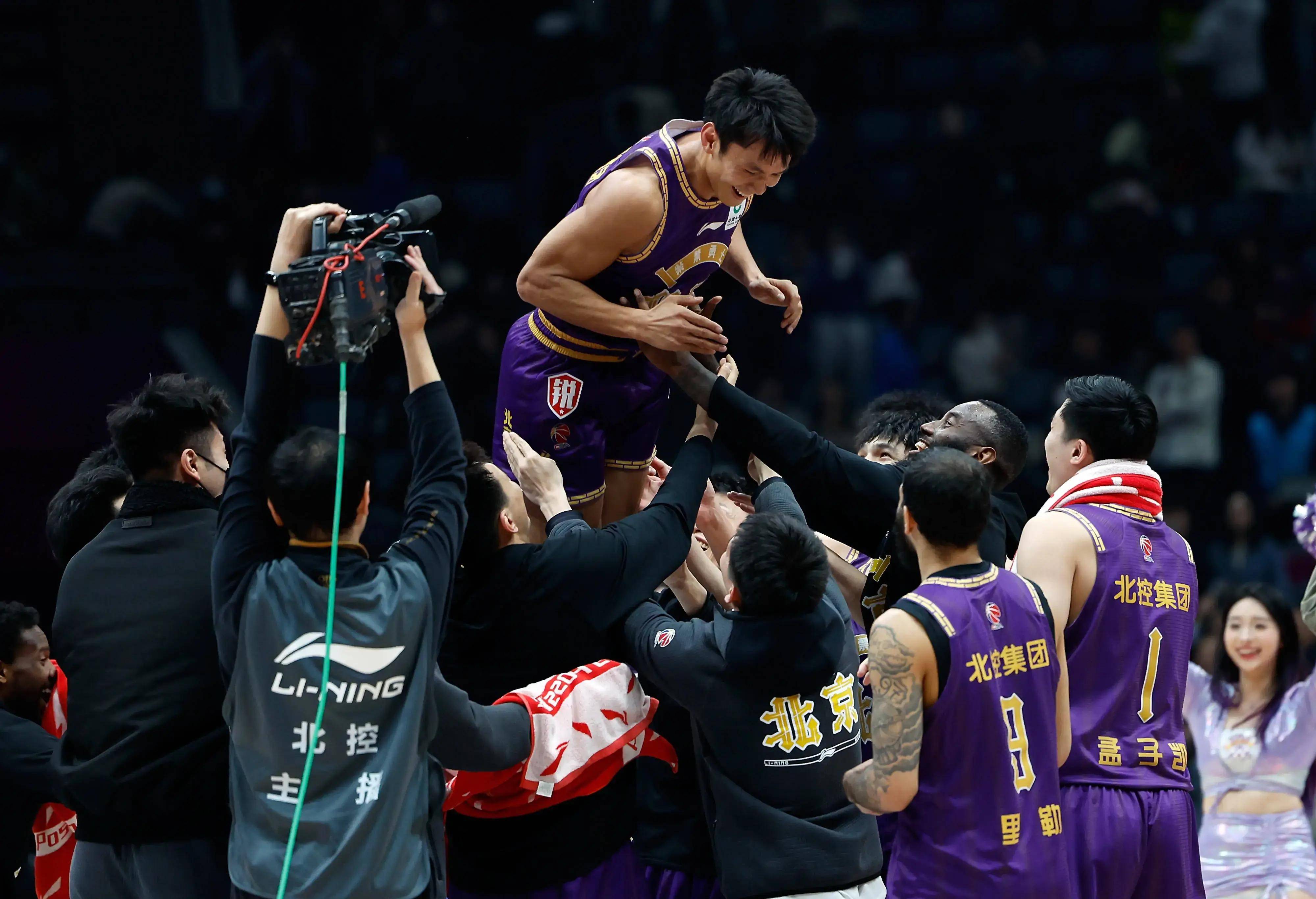 球队主帅突发状况，备战计划变数无穷，气势如虹