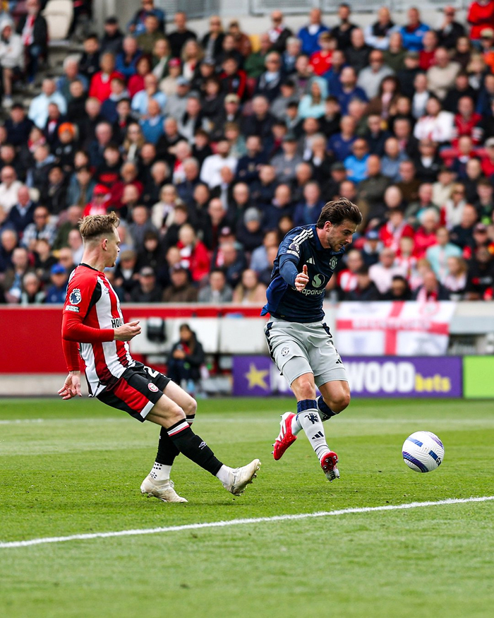 曼联客场不敌沃特福德，失去领先优势，战绩斐然