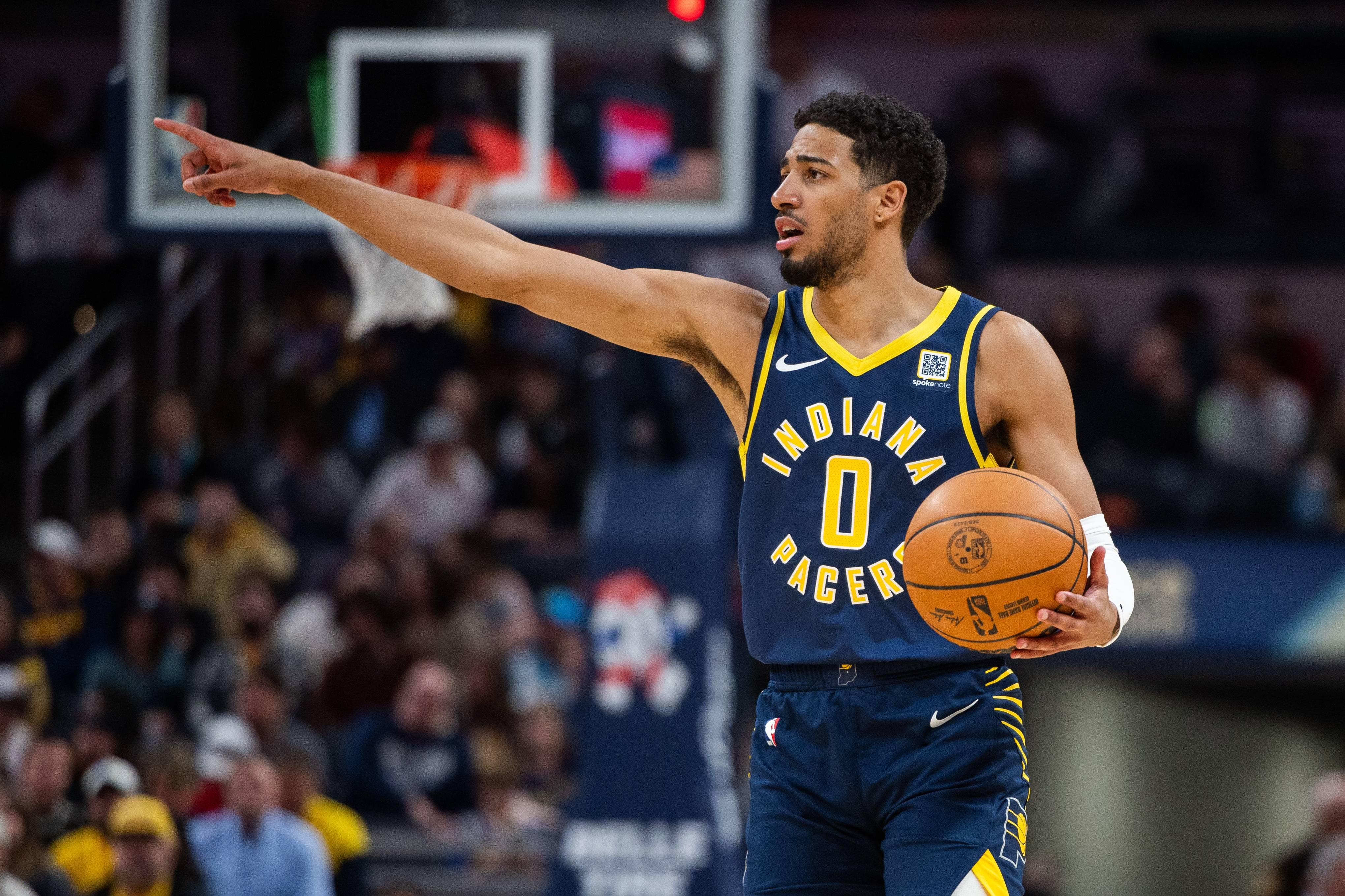 雷霆发挥出色，战胜对手实现三连胜，掌声雷动