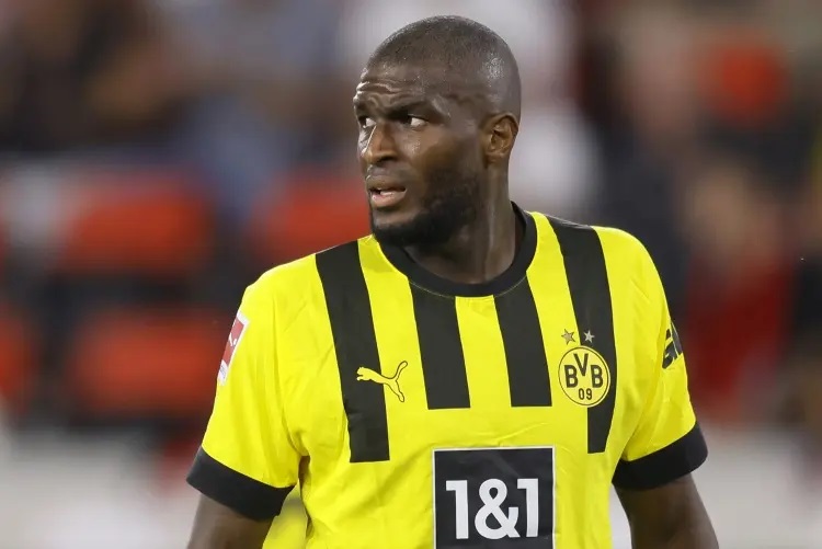 多特蒙德球队控制全场，轻松赢球，掌声雷动的简单介绍