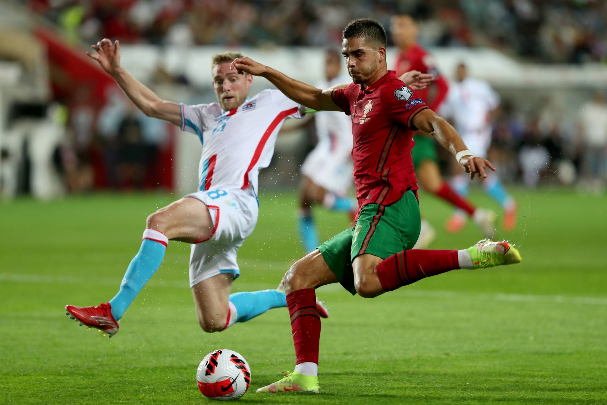 英格兰击败波兰,领先小组形势掌握在手中,士气大振 英格兰击败波兰,领先小组形势掌握在手中,士气大振