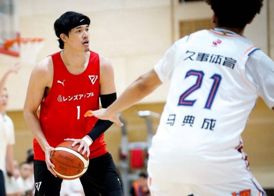 上海男篮不敌对手,遭遇失败,全场震撼的简单介绍 上海男篮不敌对手,遭遇失败,全场震撼的简单介绍