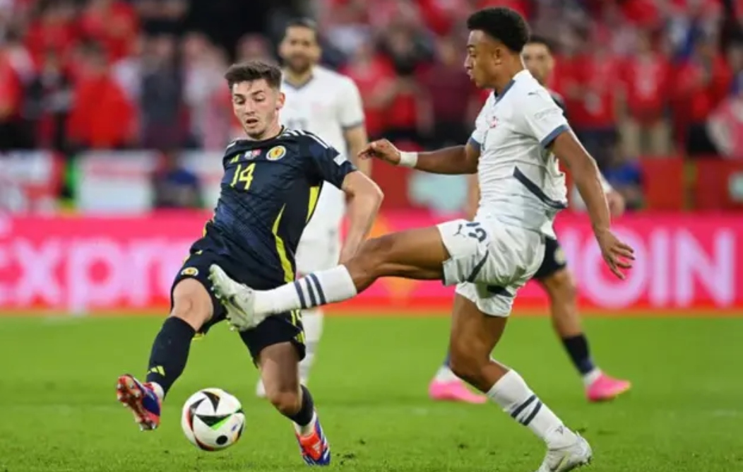 纷争不止，欧洲杯预选赛战火蔓延，振奋人心