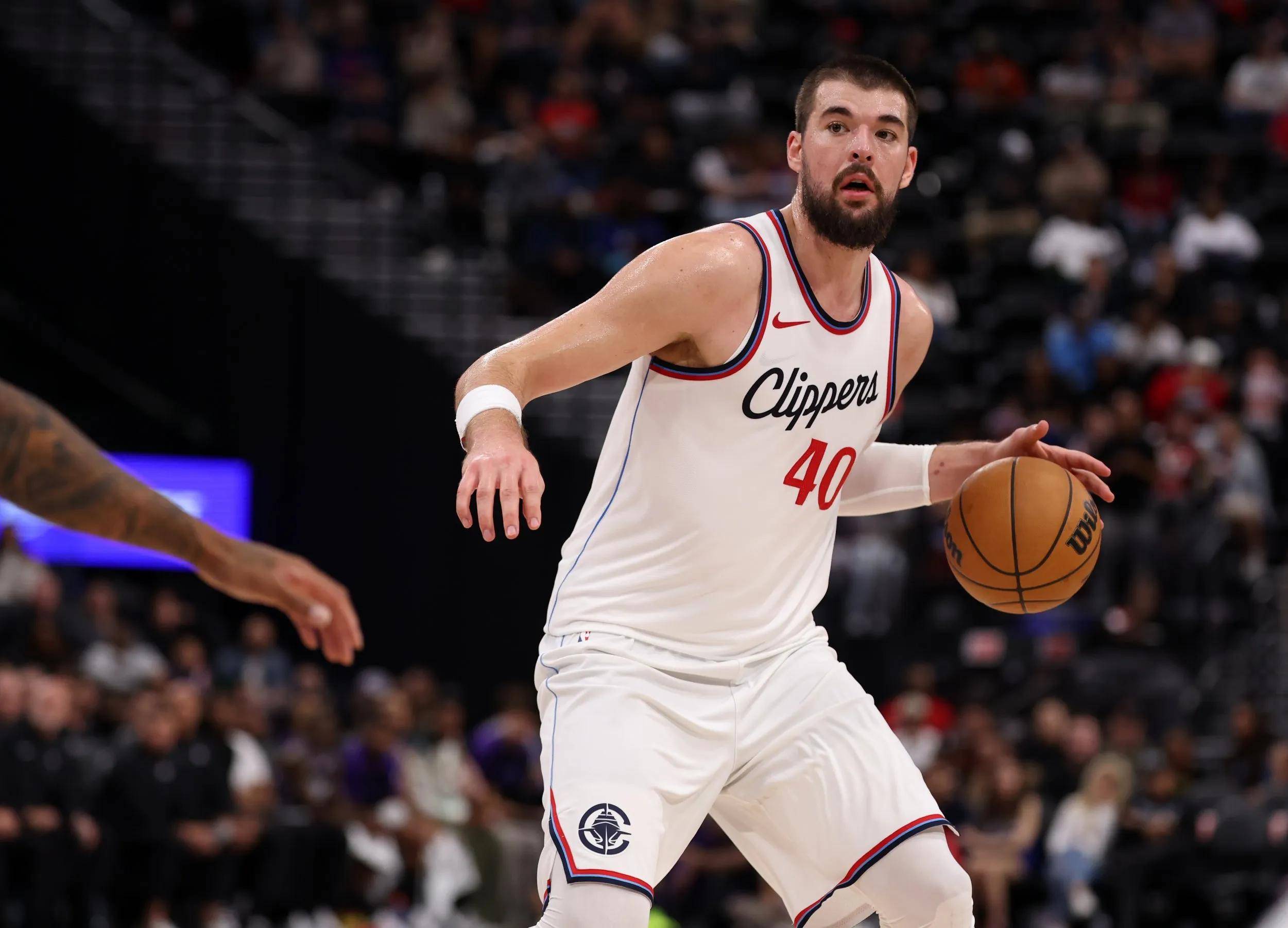 快船球员连续进步,实力大增,稳步上升 快船球员连续进步,实力大增,稳步上升