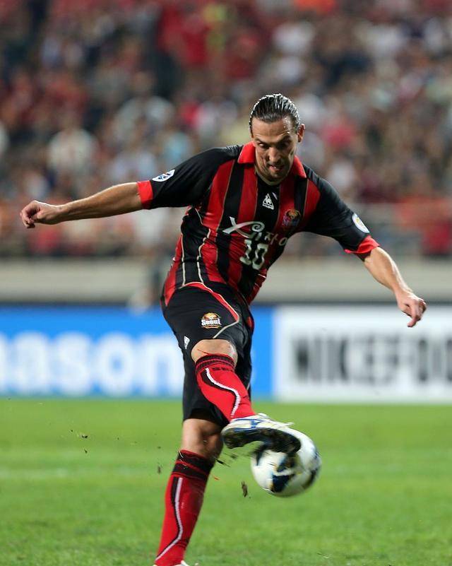 包含全北现代逆转建业，继续保持领跑优势，气势如虹的词条