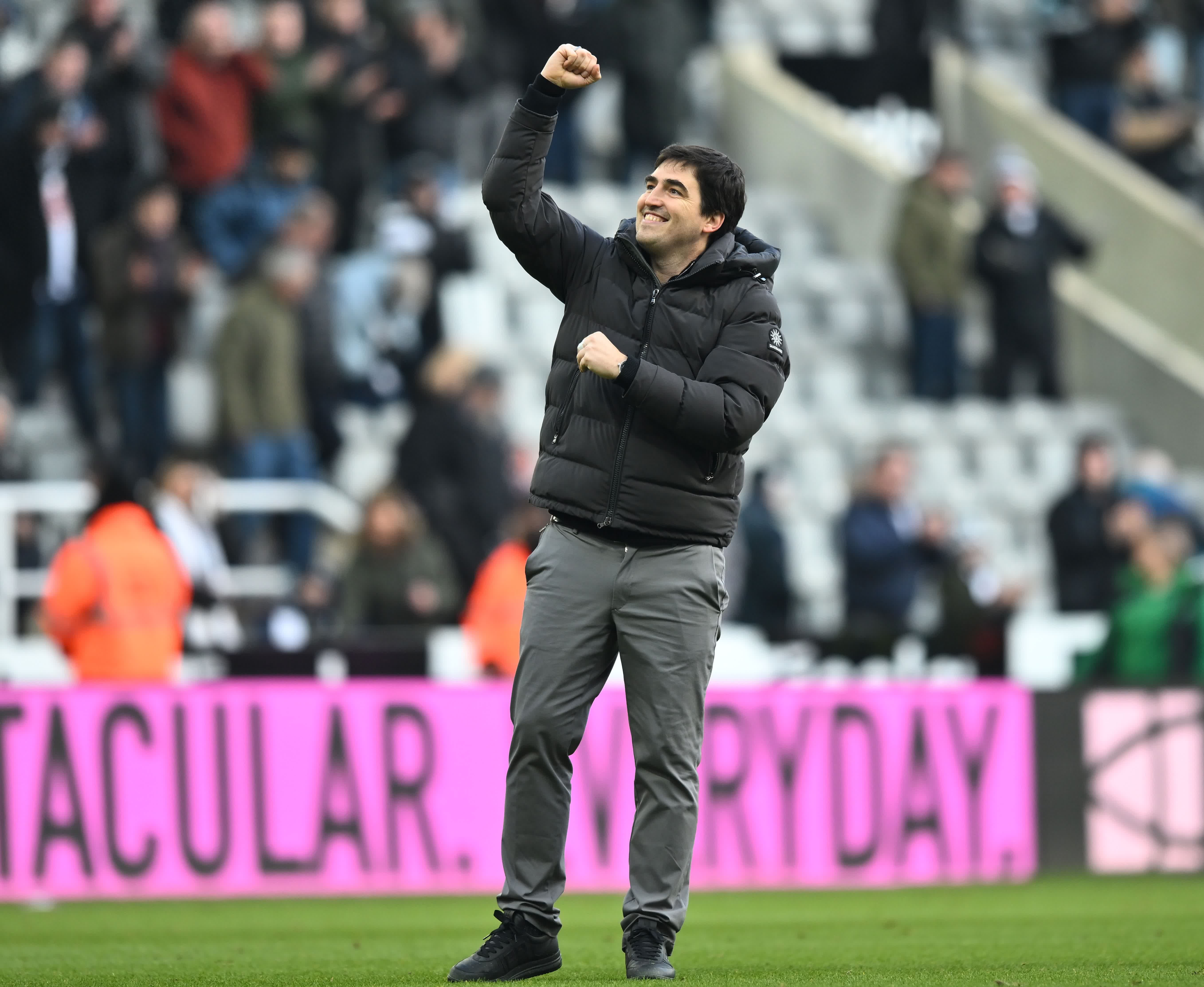 伯恩茅斯对阵伍尔弗汉普顿，激战料定，难分胜负，表现亮眼