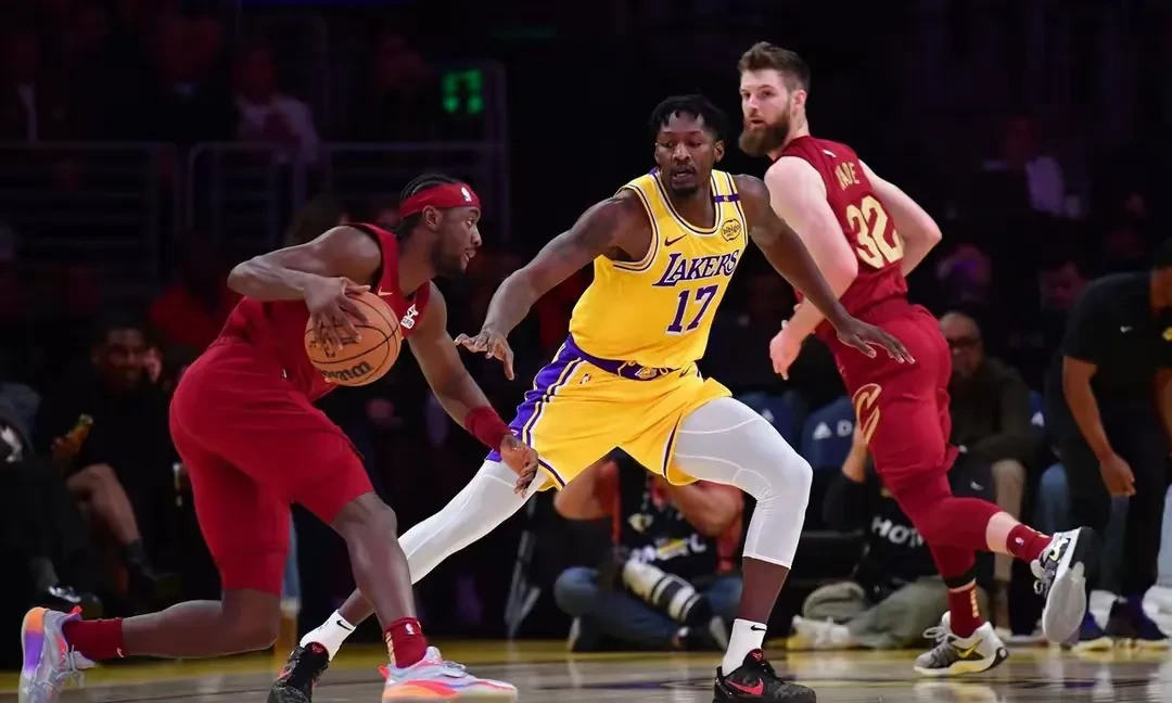 上海队轻取湖人，米切尔带队取胜