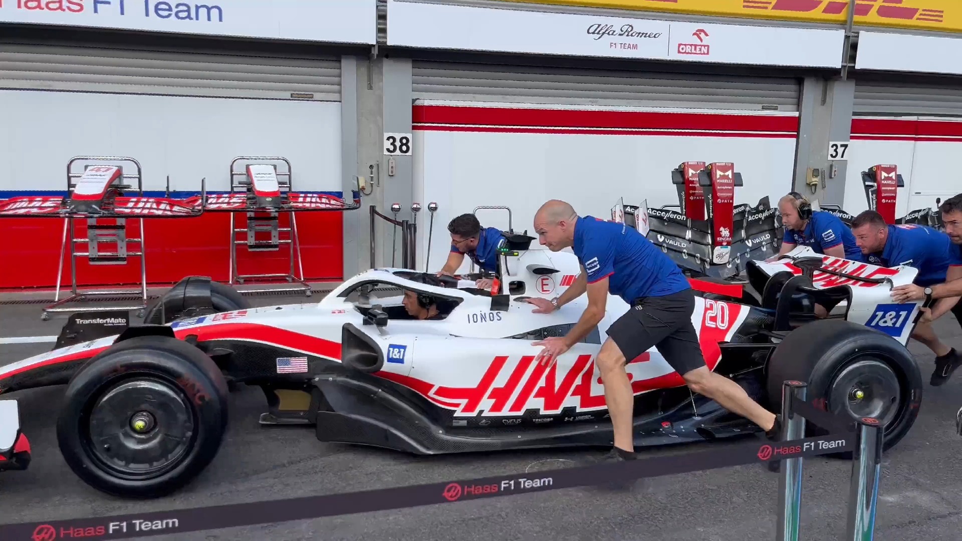 红牛二队力克哈斯车队,塞恩斯带队取胜 红牛二队力克哈斯车队,塞恩斯带队取胜