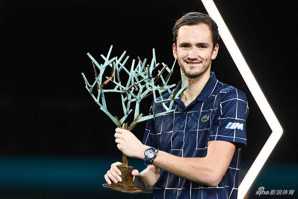 年终总决赛逆转蒙特卡洛大师赛,梅德韦杰夫惊艳四座 年终总决赛逆转蒙特卡洛大师赛,梅德韦杰夫惊艳四座