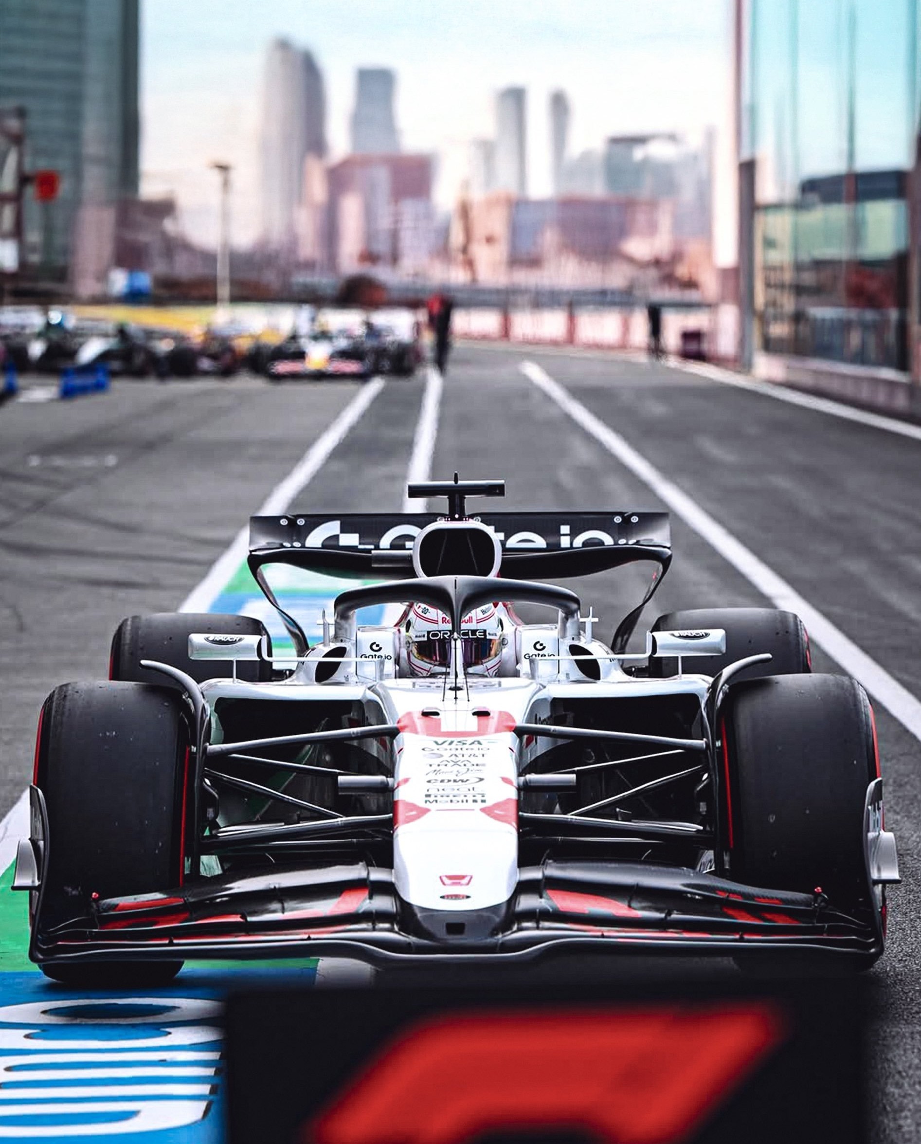 哈斯车队逆转雷诺车队，维斯塔潘刷新纪录