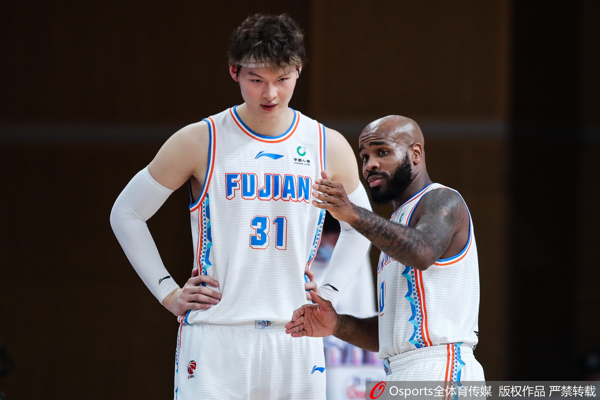 印度队力克中国队，黄鸭组合点燃赛场